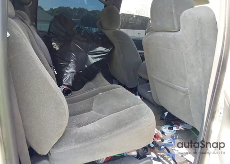 2004 Chevrolet Silverado 2500 Ls z USA, uszkodzony, nr VIN 1GCGK23UX4F225872